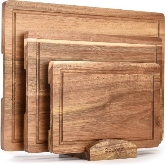 Set of acacia cutting boards in graduated sizes