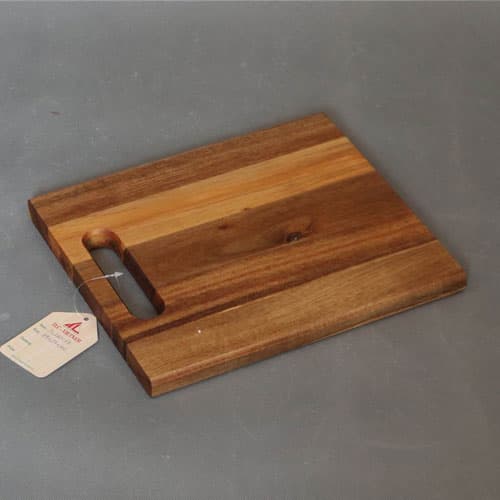 Acacia cutting board with an integrated cut-out handle
